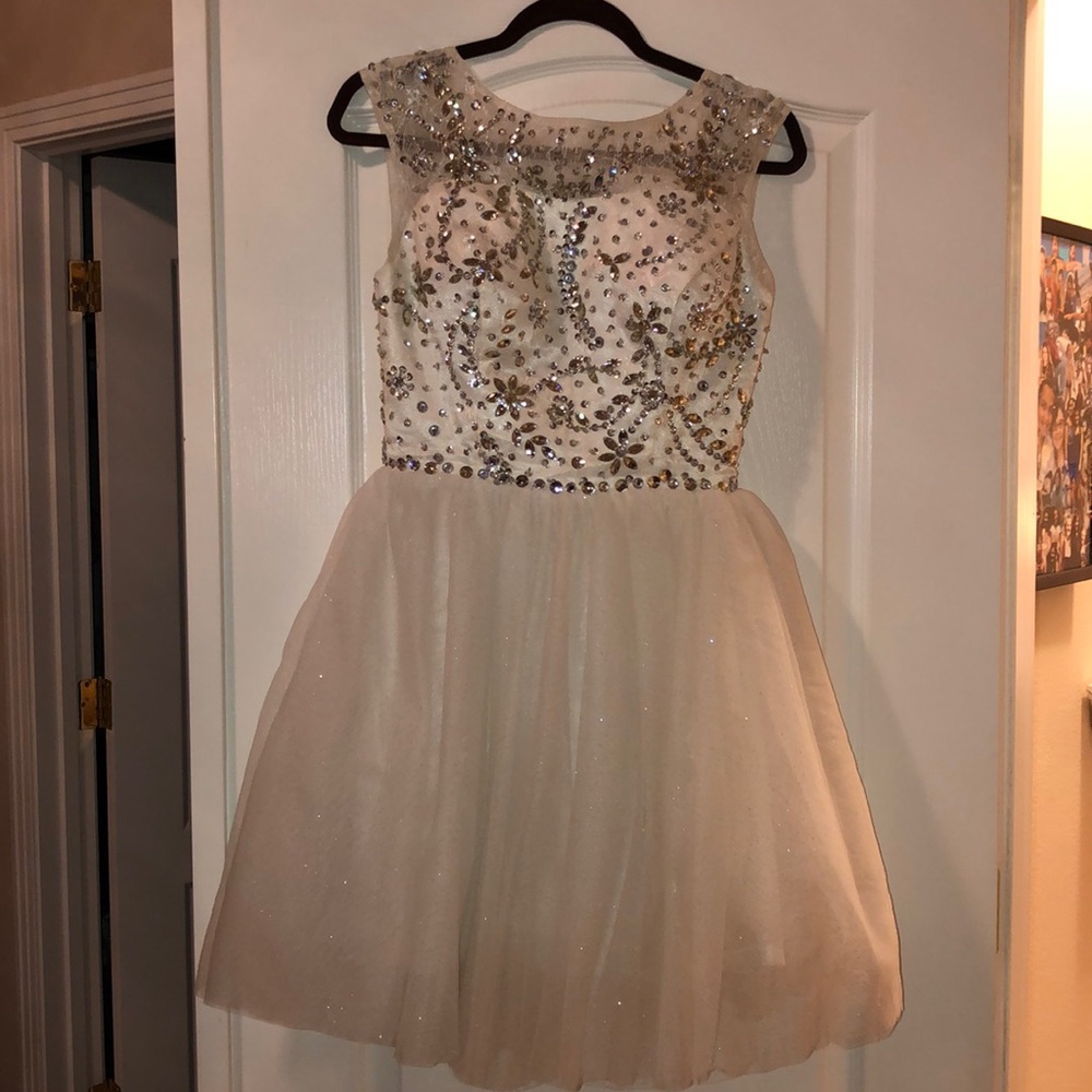 Dress - Picture 3 of 4